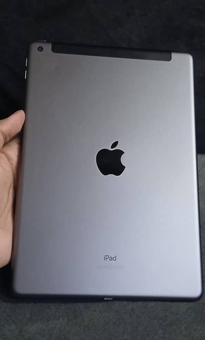 • Apple iPad 8th Gen 32GB/ 7th Gen 128GB / 10th Gen-64GB with Box