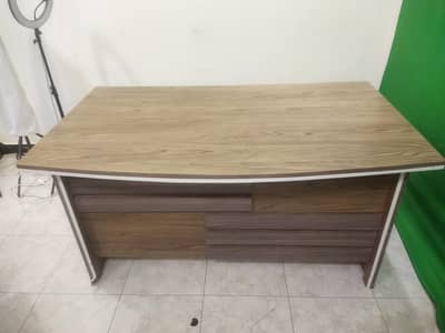 Office Table 5ftx3ft & Table 4ftx2ft Approx, Boss Chair & Office Chair