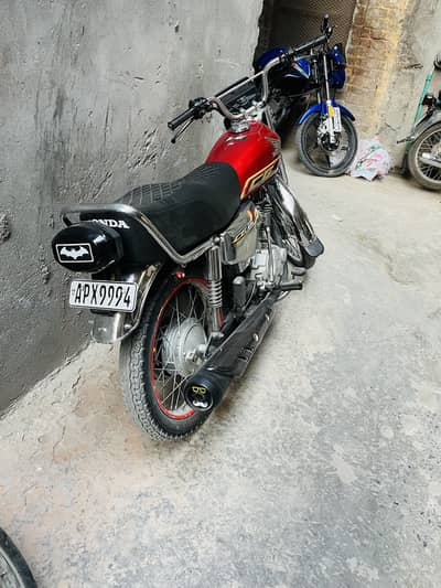 Honda CG 125 selfe start red Edition very neat N clean bike total