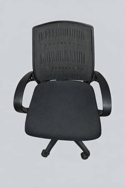 Comfortable Office Mesh Chair – Excellent Condition