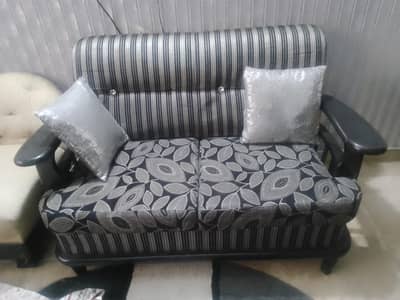 sofa set n deewan  original condition bilkul thk hn urgent sale