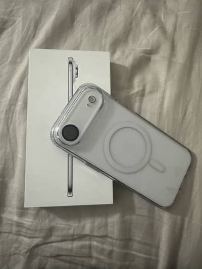 Brand New 17 air 256GB, Cloud white