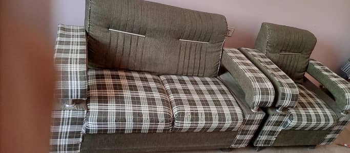 7 seater sofa set in excellent condition paise thore Kam hojayenge