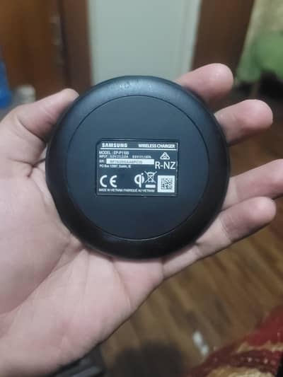 SAMSUNG WIRELESS CHARGER  EP-P1100