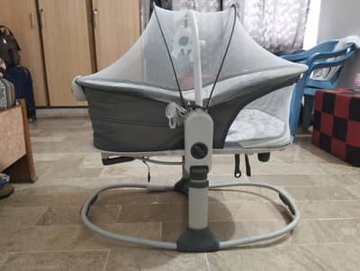 brand new baby bassinet with mosquito net plus free bedding set.
