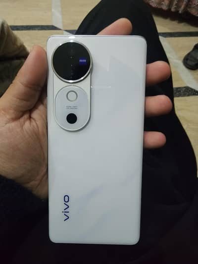 Vivo V40