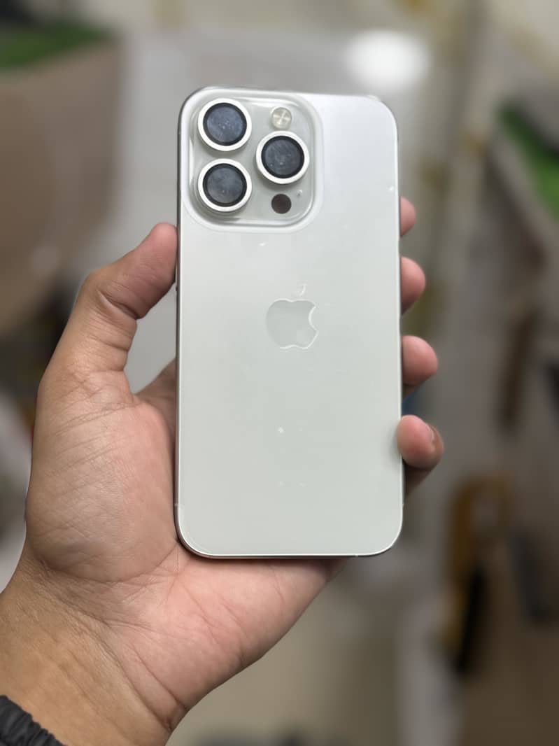 IPHONE 15 pro jv 0