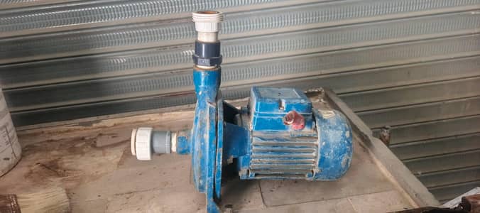 water pump, 1 minute mai 100liter Uper charha deti hai.