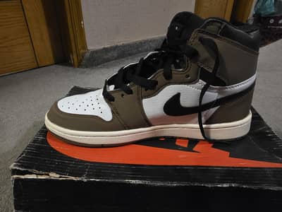 Air Jordan 1 High Mocha | US 9.5 | EU 43