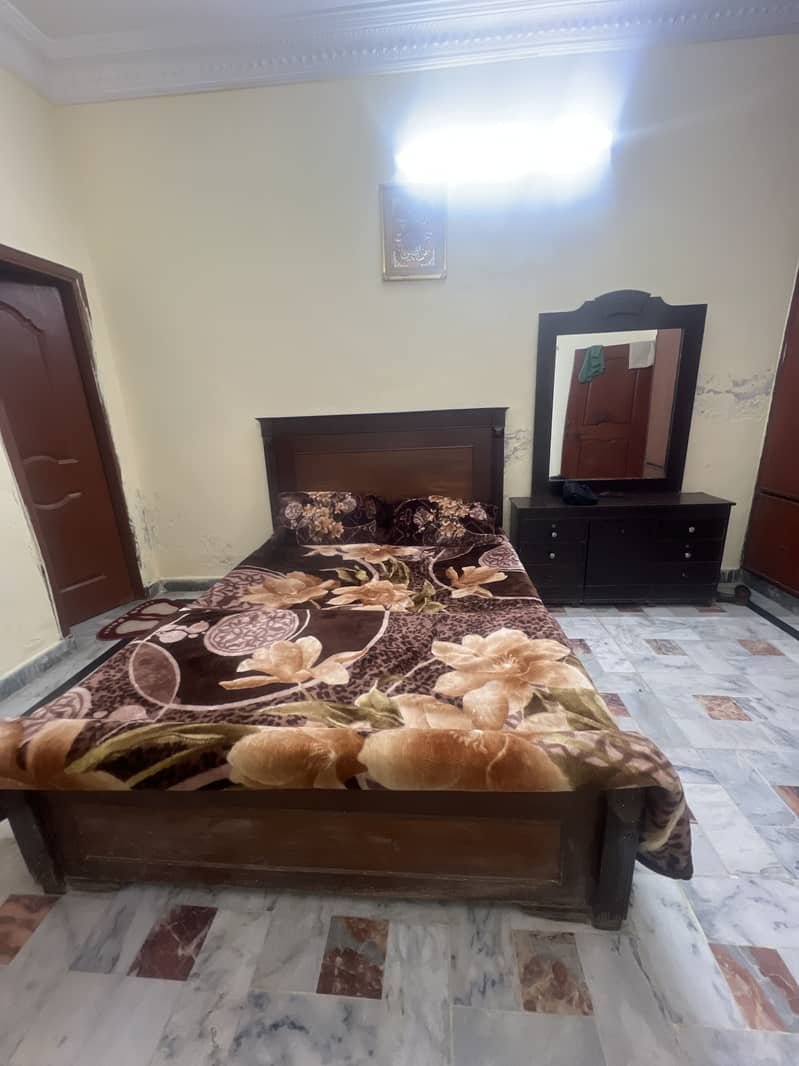 Bed and dressing table 0