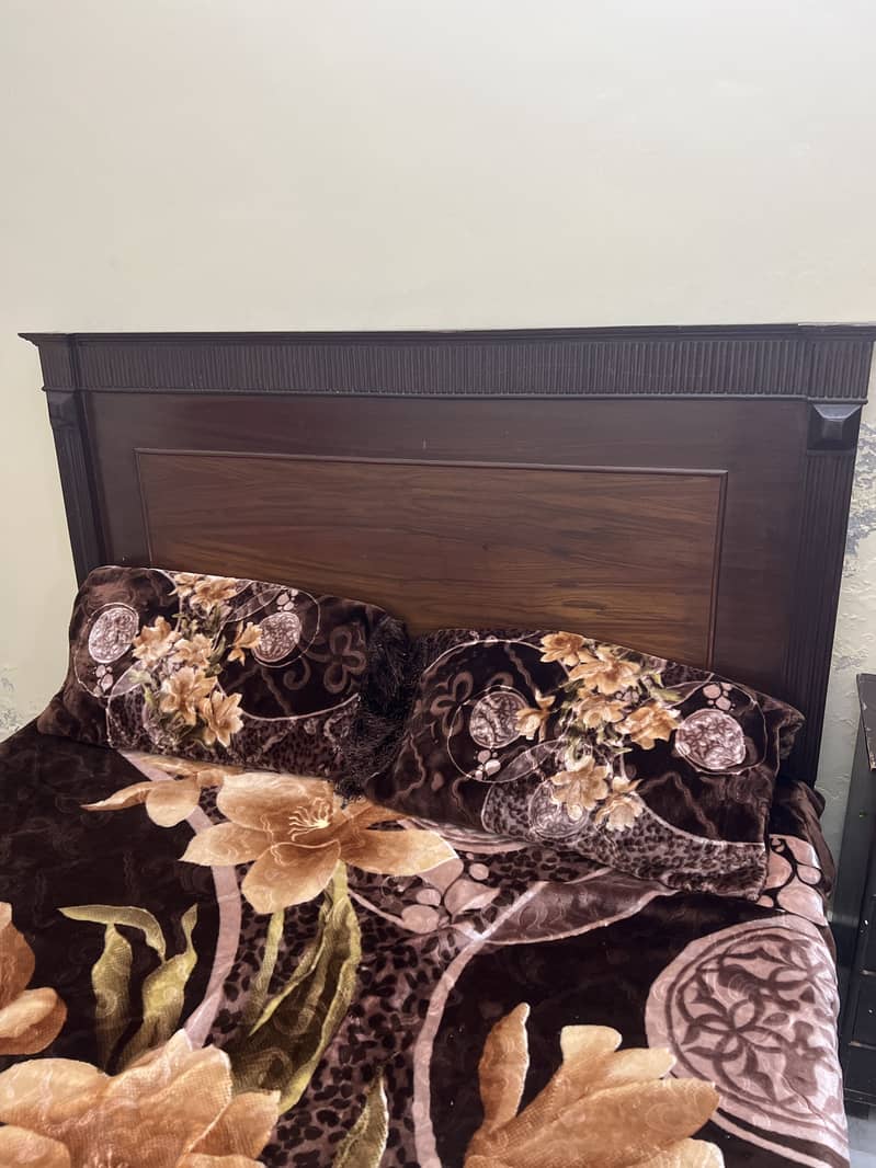 Bed and dressing table 2