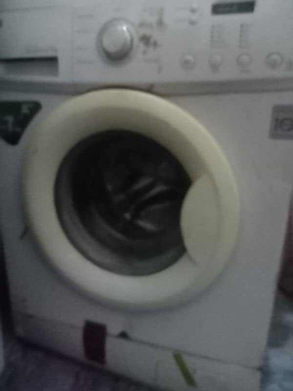 باڈی کنڈیشن تھوڑی سی نارمل ہے باقی اندر سے ساری جینون اور ٹھیک ہے 1