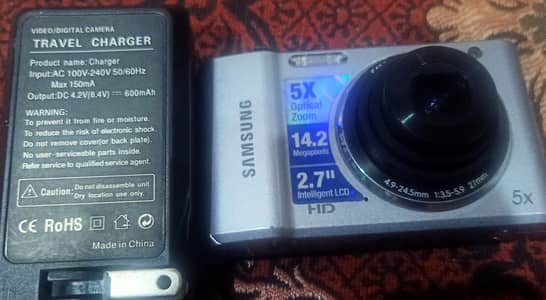 Original Samsung Es90 camera with battery charger