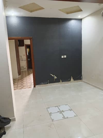 v spacious 1 Bed Apartment Available For Rent in Gulraiz