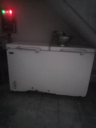 Waves deep double door freezer