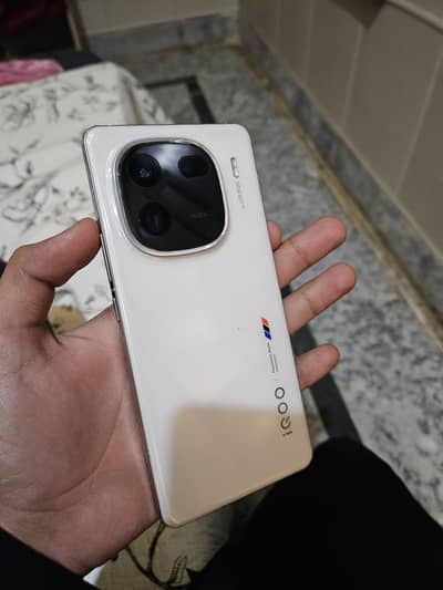 vivo iqoo 12