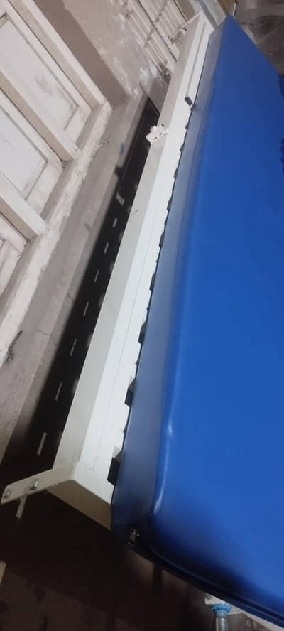 Patient Bed with manual adjustment