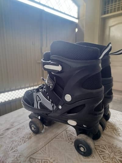 power skating shoes . 10 by 10 just two time. used  03287549502