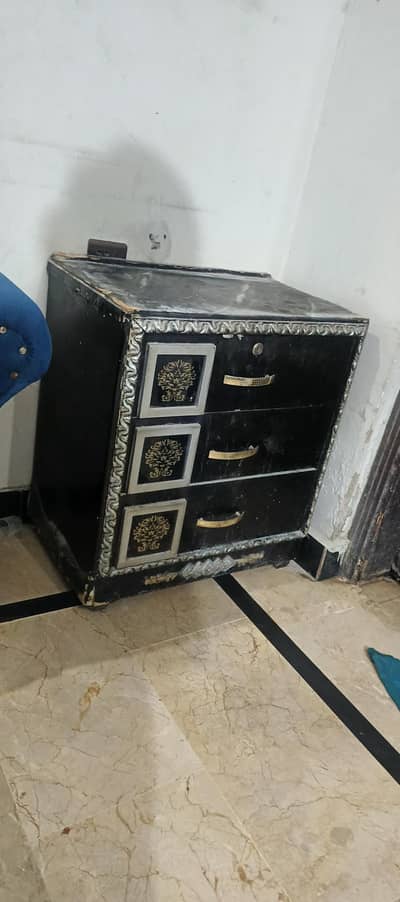 king side bed almari with mattress with side draws 2 dressing iron