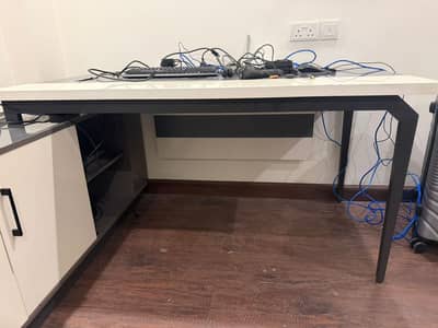 office computer table and chair