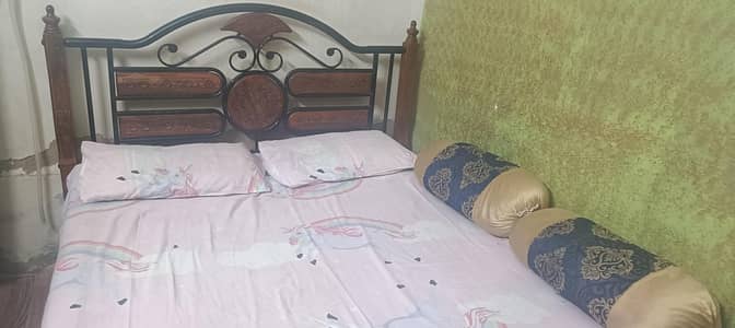 Queen bed with dura master Molty foam