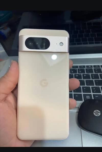 Google Pixel 8 ( 8gb Ram / 128 gb Memory ) 10/ 10 lush condition