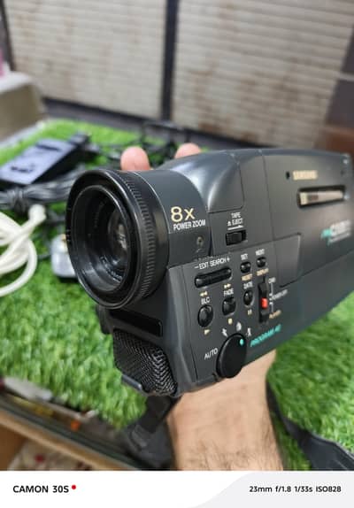 Samsung VP-J50 Vintage Handheld 8mm Camcorder Video Camera Recorder UK