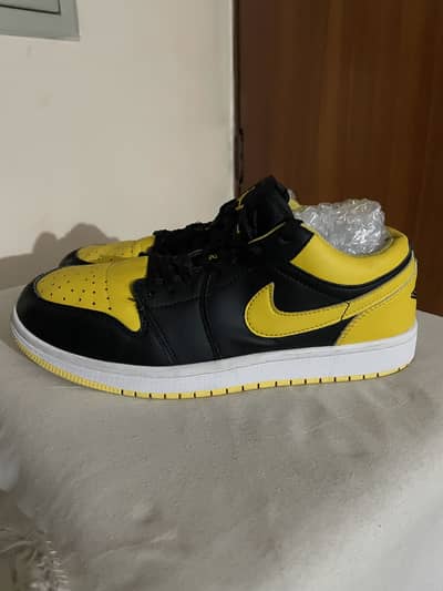 Nike Air jordan 1 , Yellow taxi low ( Original )