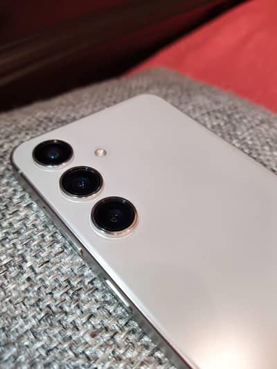 Samsung Galaxy S24 Official 8/128GB 10/10 Condition - Compact Flagship