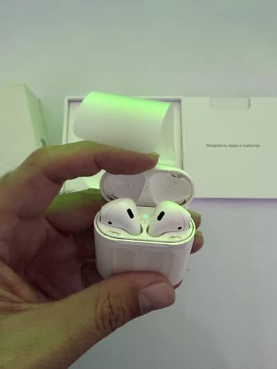 Apple Airpods 2 (Read ad)