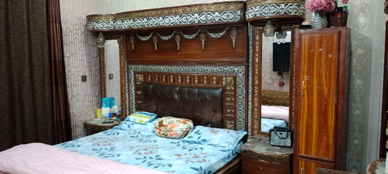 Bed and Dressing Table 0