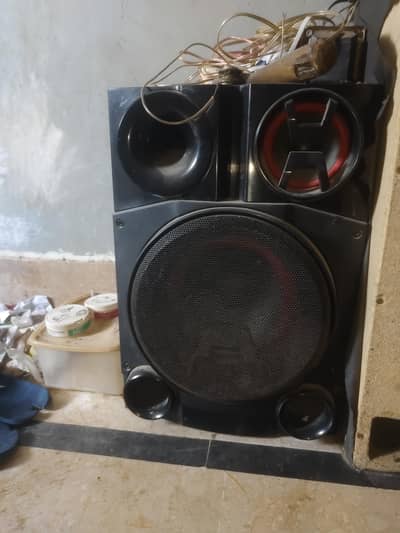 LG speakers 2 or aik bass tube or 1.10 ka Amplifier