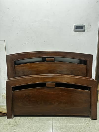 Single wooden Bed
