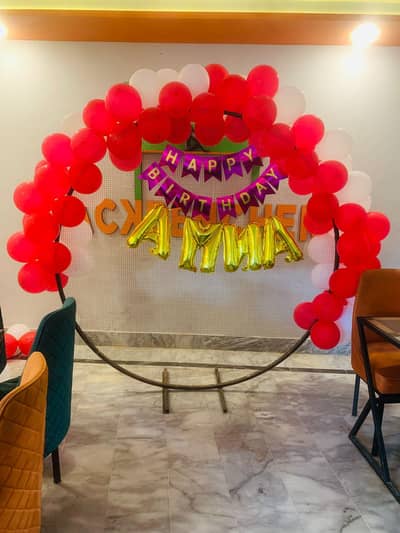 zinger or shawarma ka kariger zrort he