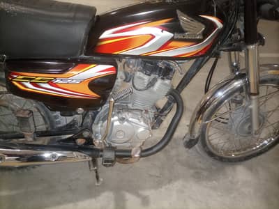 Honda 125 2022 sukkar complete doc urgent sale 0/3/1/5/2/3/9/6/6/5/8