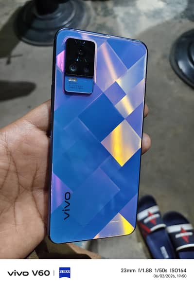 vivo v21e mobile bilkul saf ok