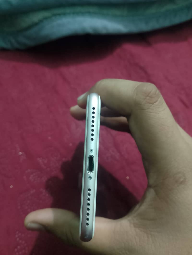 Apple iPhone 7 Plus 0