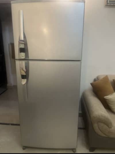 HITACHI REFRIGERATOR IN GOOD CONDITION
