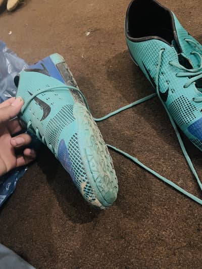 Nike Gripers (size Uk 7)