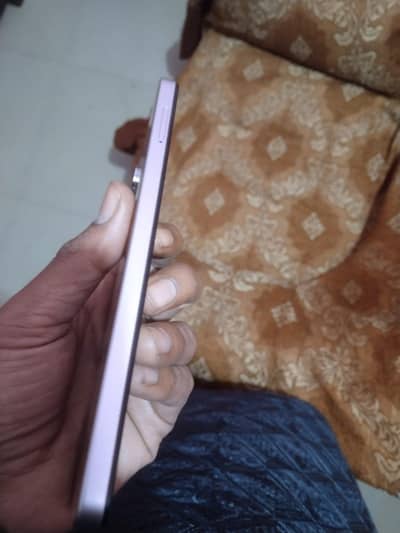 y04 10 month warnty comleet box 4gb 64 gb