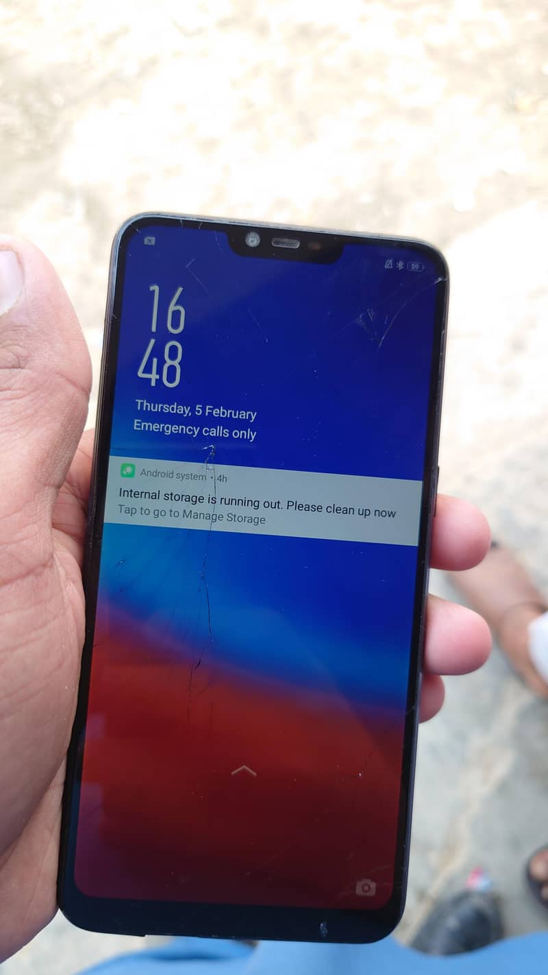 اوپر والا گلاس ٹوٹ گایا ہے لیکن كام ffull کرتا ہے 0