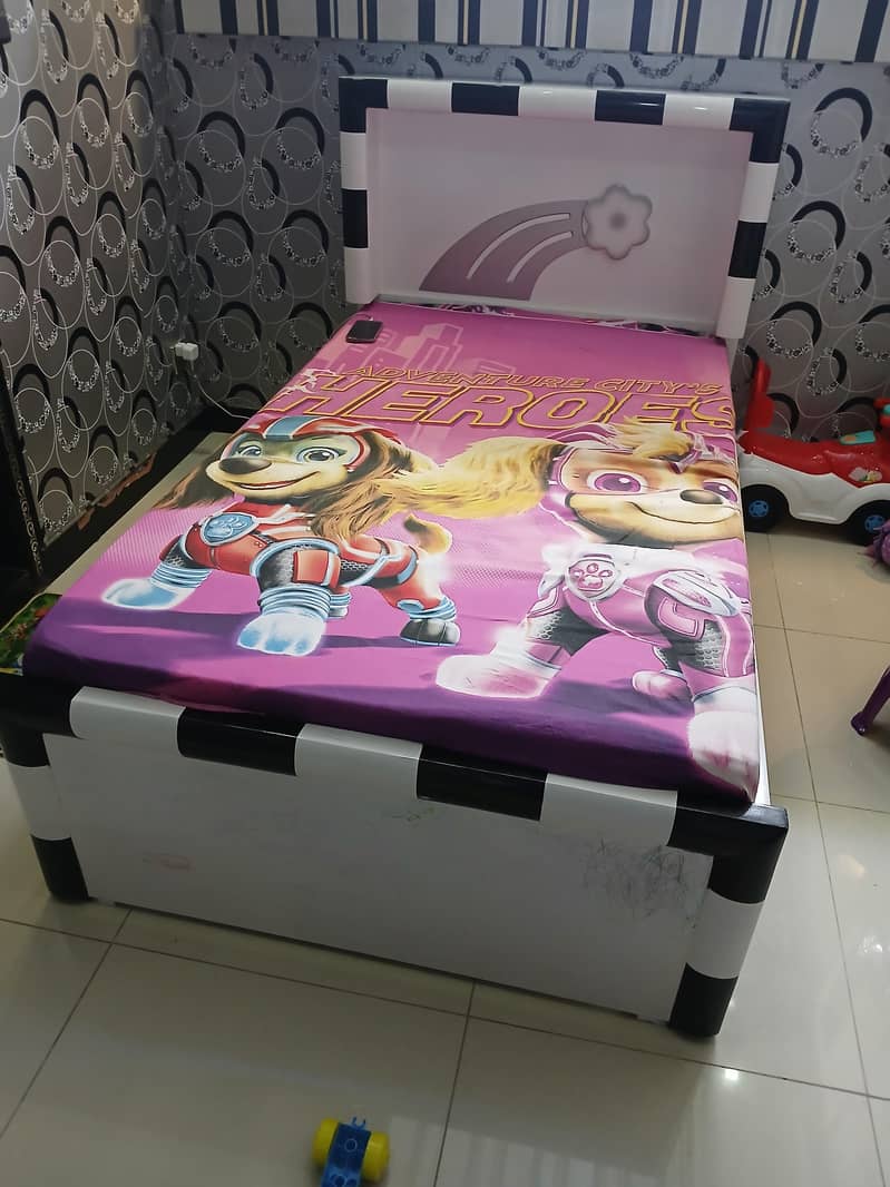 bed and dressing table 0