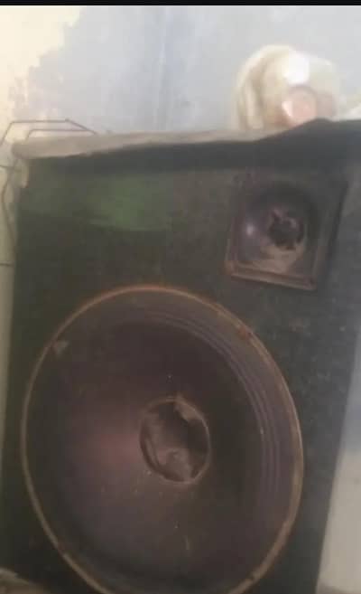 speaker Twitter with box