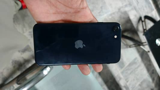 Iphone se 3 2022.64gb mdm bypass 86% battery mint condition,best phne