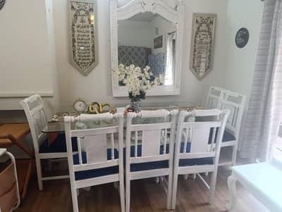 Elegant Dining Table in best conditions