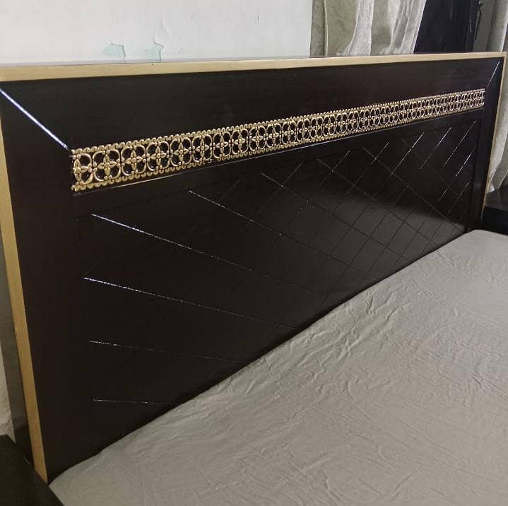 Queen size bed set 0