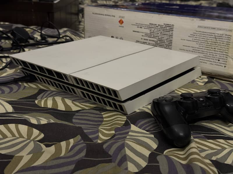 Ps4 with controller 5