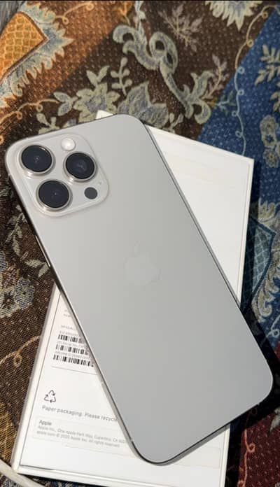 Apple iPhone 16 Pro Max