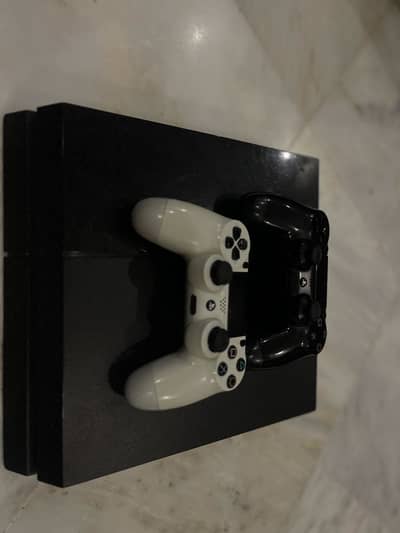 Ps4 with two controllers