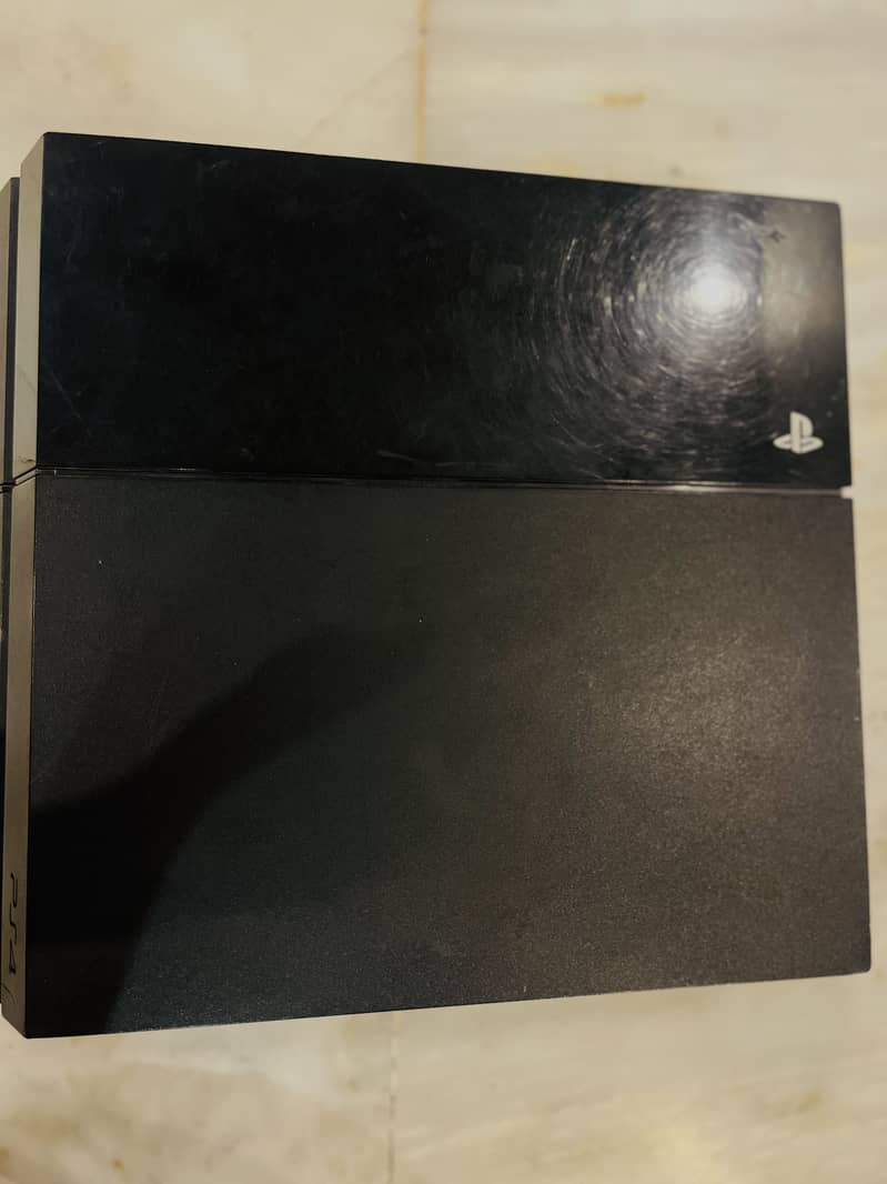 Ps4 with two controllers 1